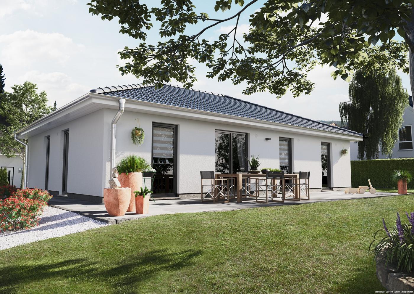 Bungalow 110 Gartenseite mit großer Terrasse und bodentiefen Fenstern